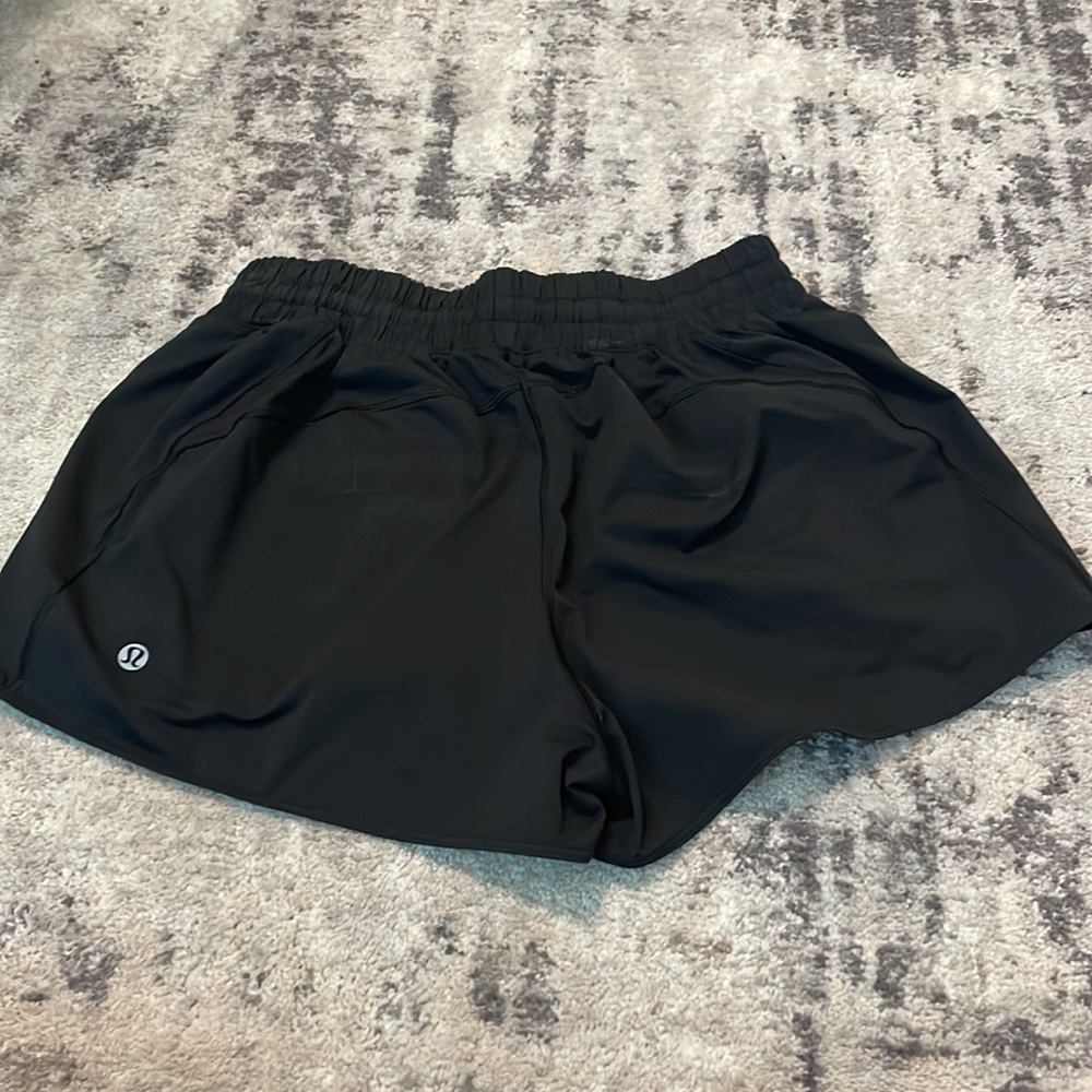 Lululemon Black Athletic Short - Size 6 - 2.5 Inseam - Picture 2 of 4